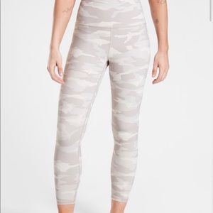 Athleta medium taupe camo 7/8 athleta leggings, worn once